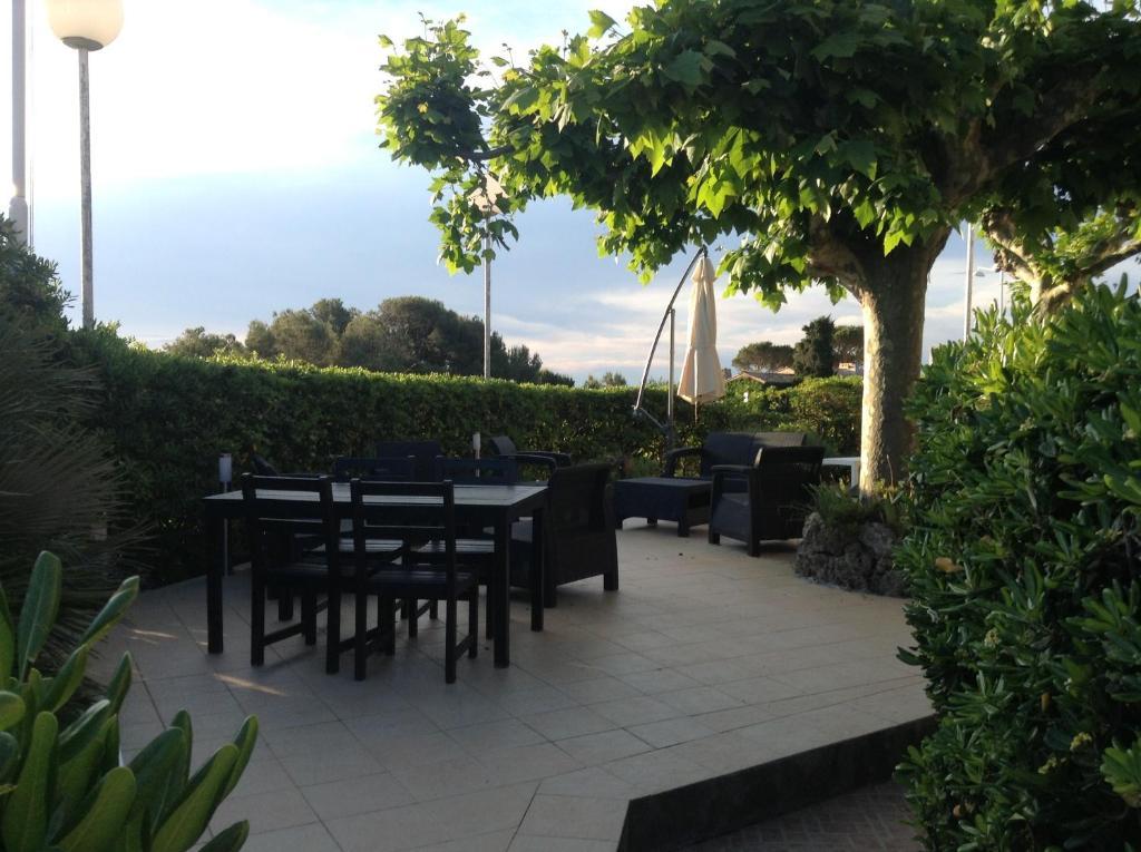 Hotel La Caravelle Фрежюс Экстерьер фото