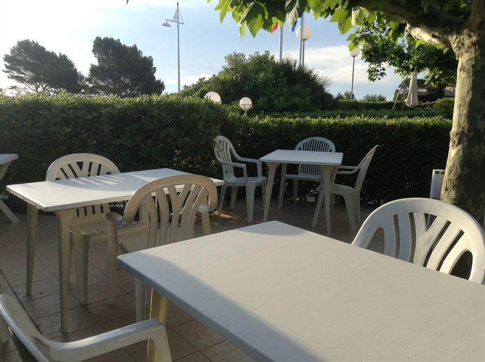 Hotel La Caravelle Фрежюс Экстерьер фото